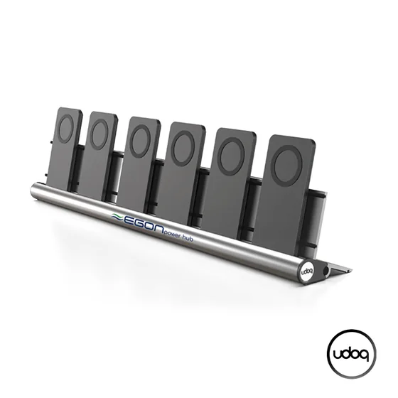 EGON power hub – Ladeleiste aus Aluminium mit mehreren Ladeplätzen.